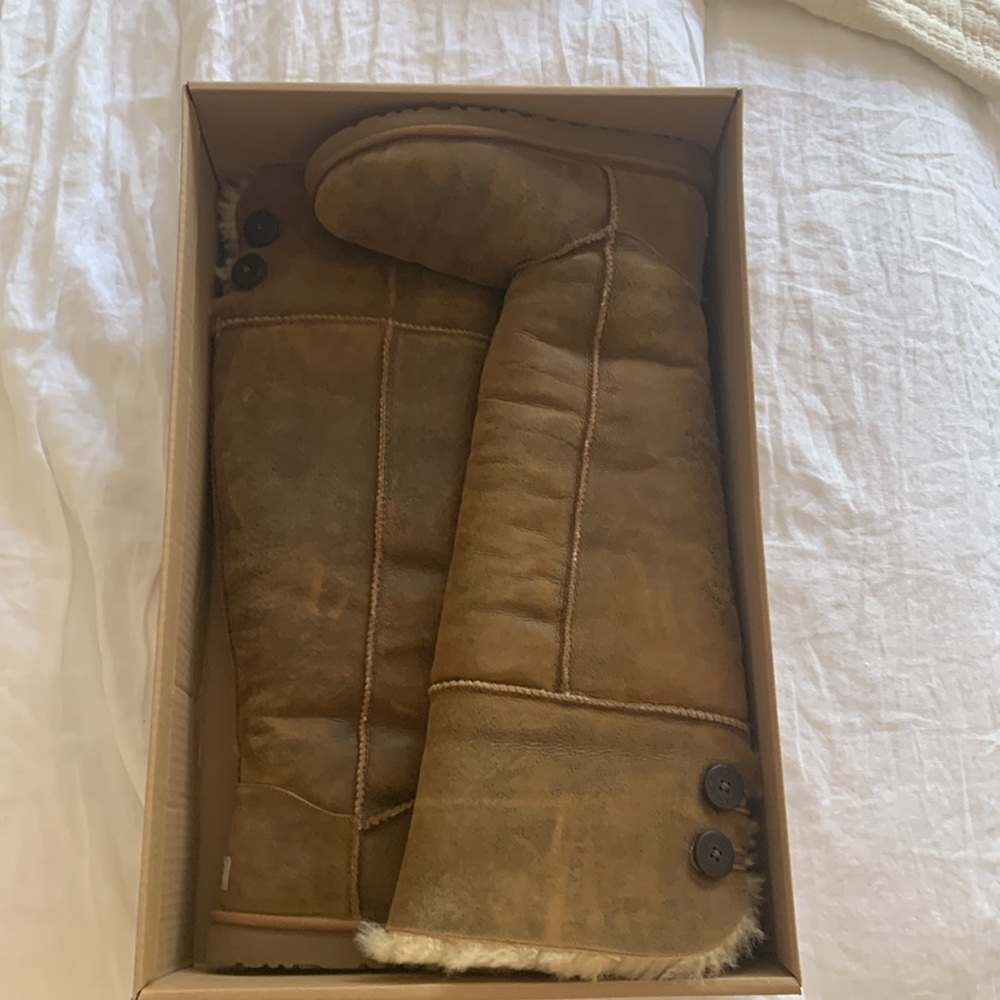 UGG Bailey Over The Knee button